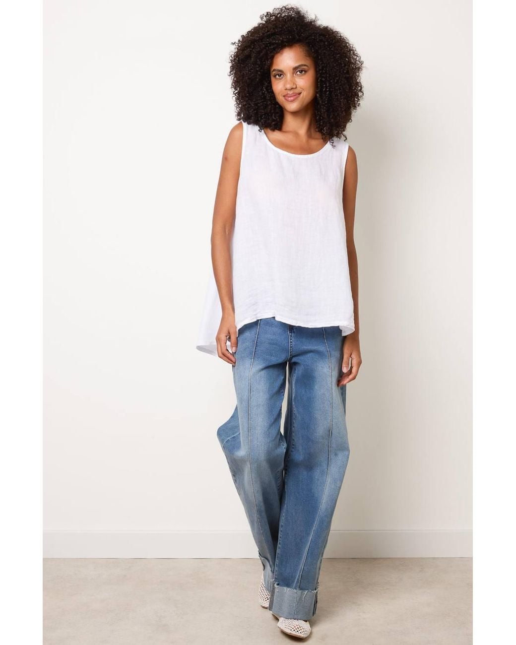 Blue Vanilla White Sleeveless Round Neck Top
