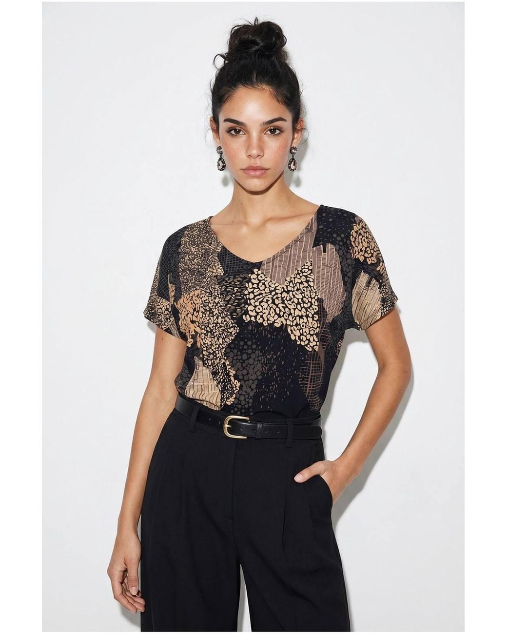 Bianco Lucci Black Abstract Print V-Neck T-Shirt