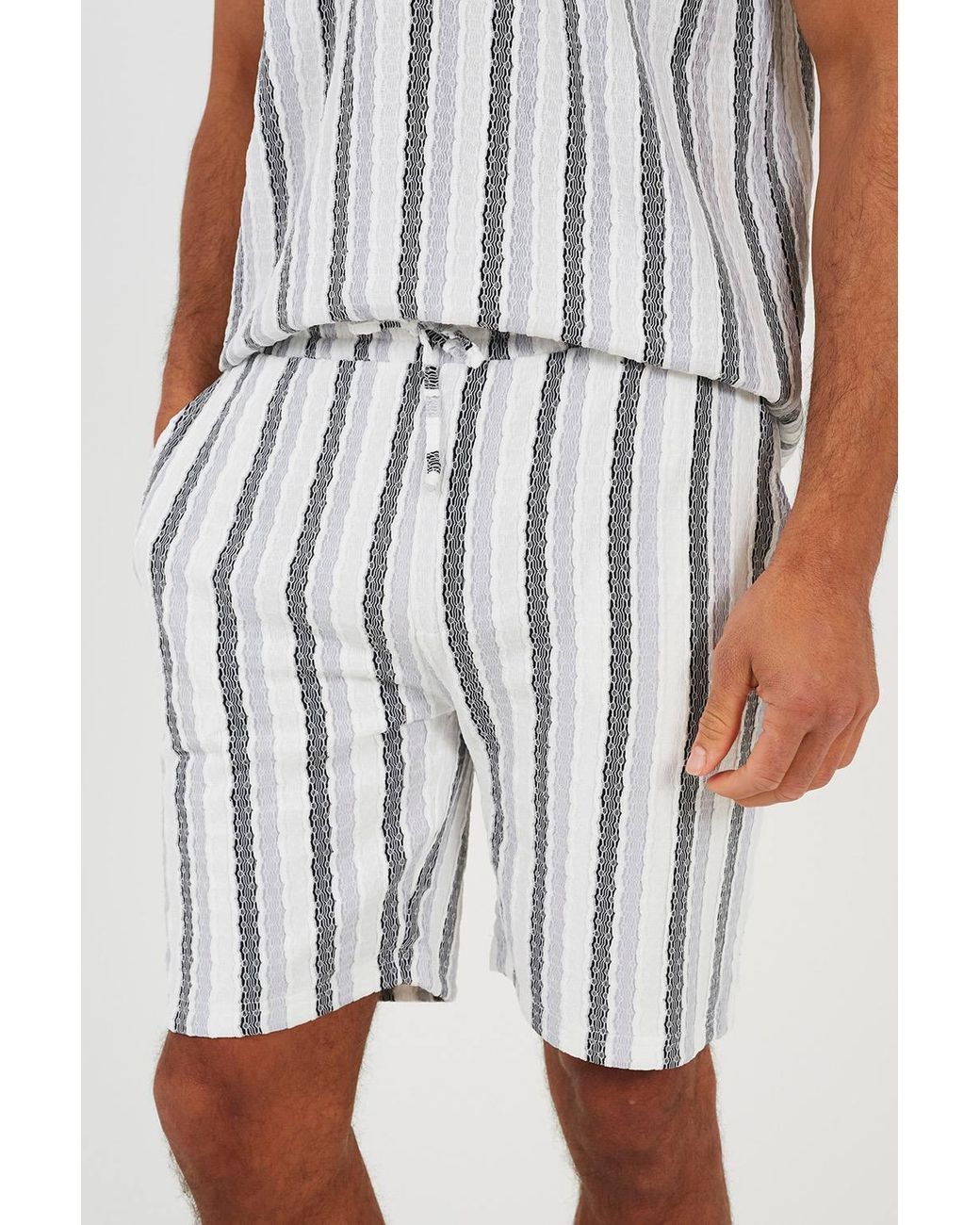 Brave Soul White Regular Fit Shorts for men
