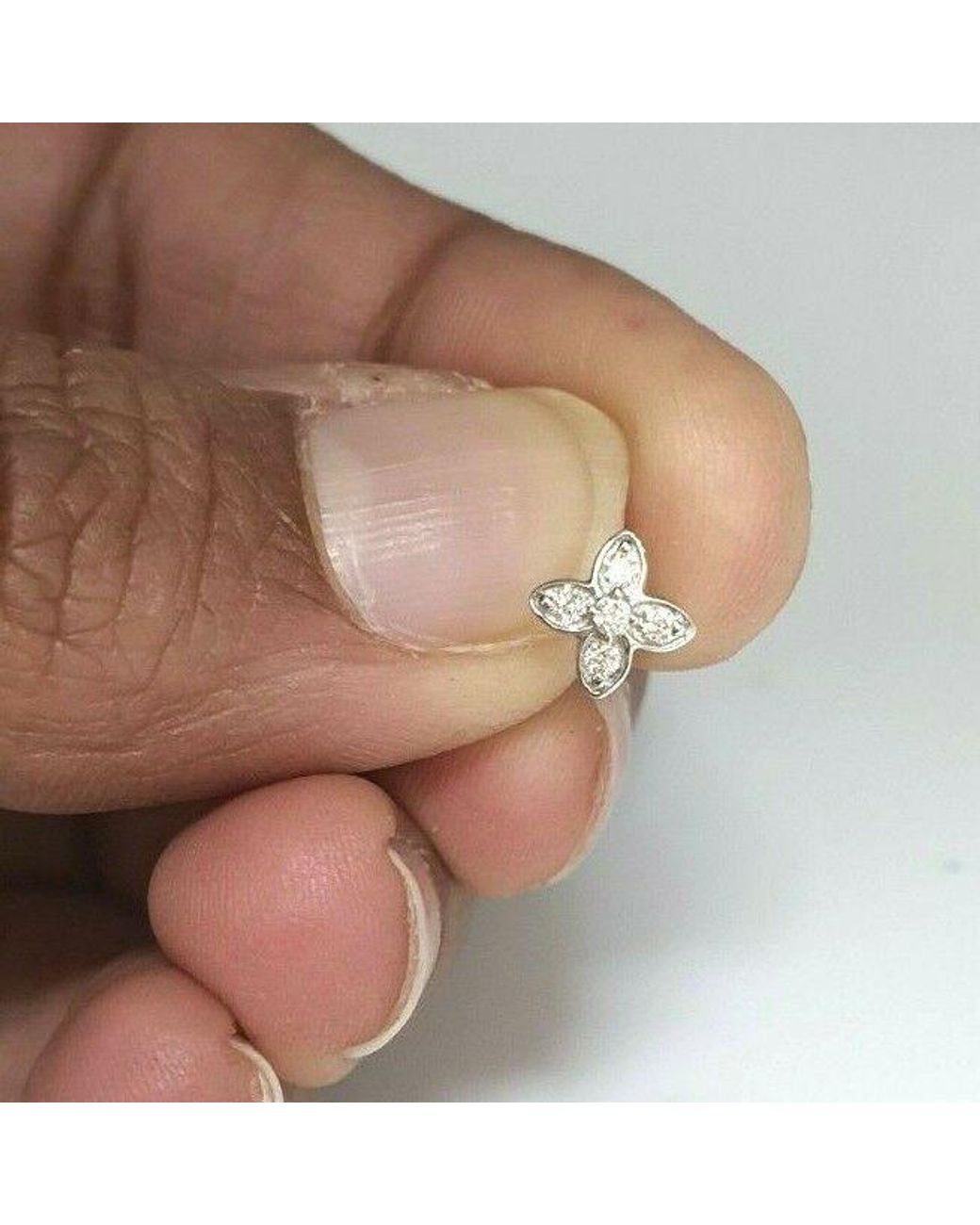 Raina Jewels Metallic Round Diamond Nose Stud/Nose Pin 18Ct/ 0.07 Cts