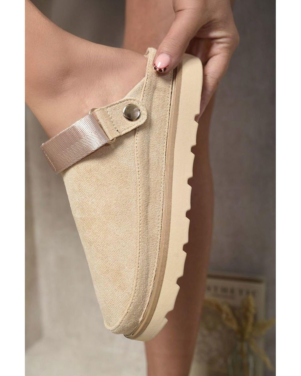 IKRUSH White Rebeca Slingback Closed Toe Clogs With Block Heel