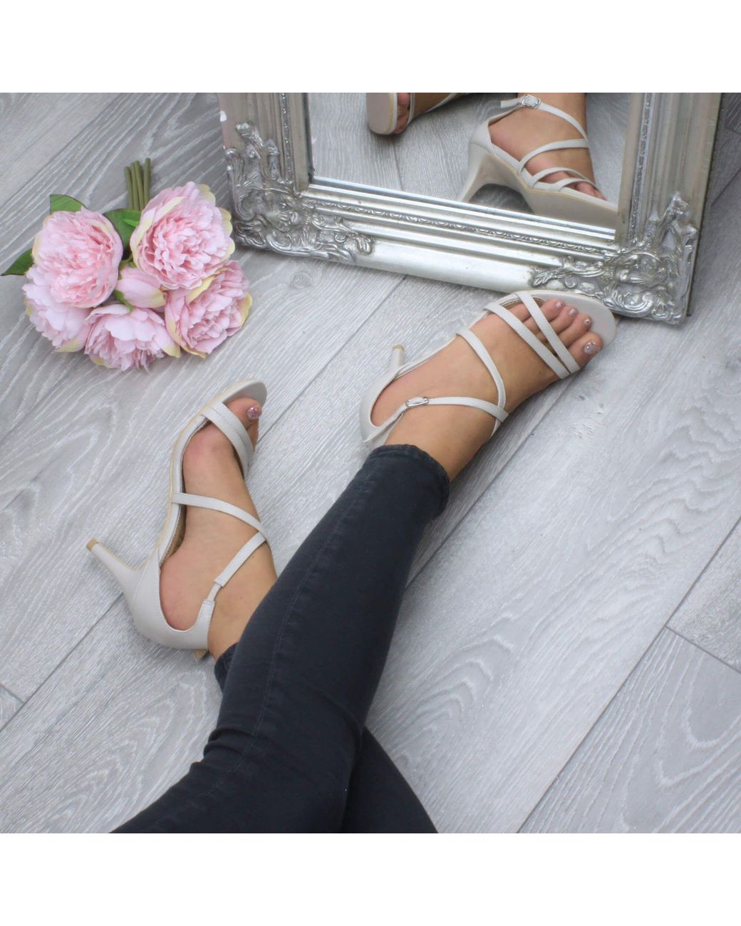 AJVANI Natural High Heel Crossed Straps Buckle Sandals