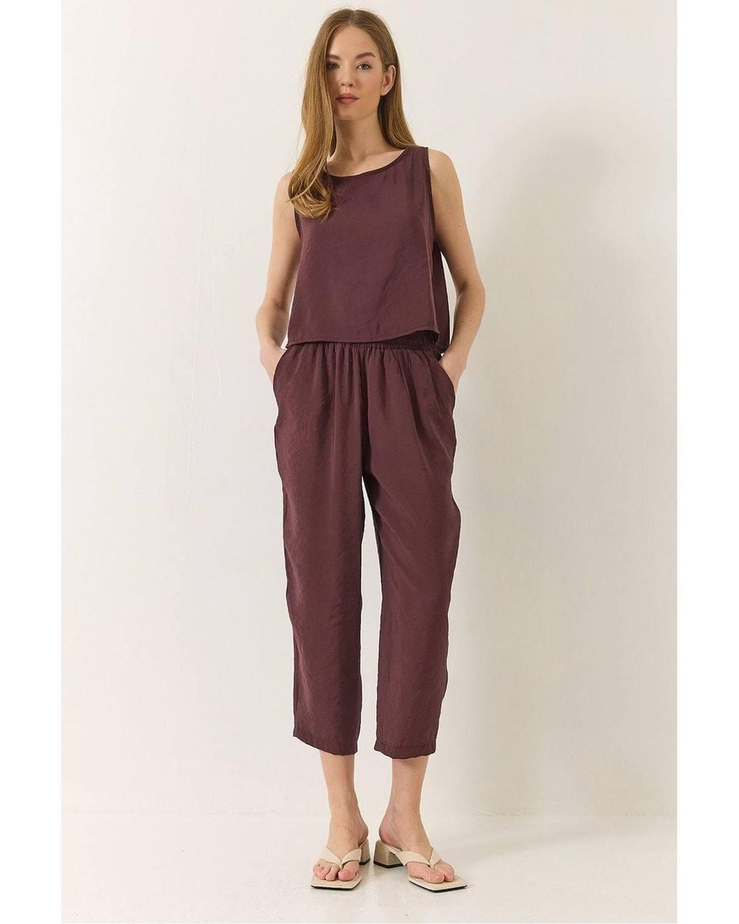 Bianco Lucci Red Sleeveless Crew Neck Blouse & Carrof Fıt Pants Set