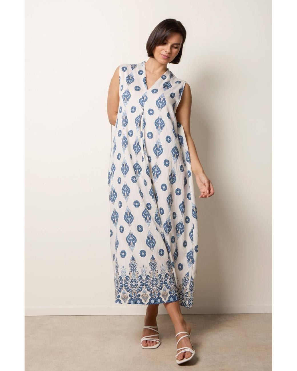 Blue Vanilla White Sleeveless V-Neck Maxi Dress