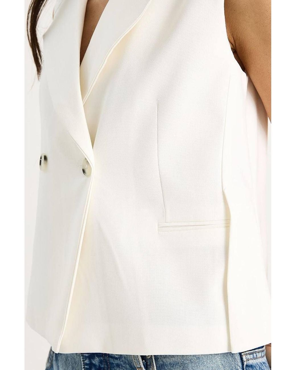 Bianco Lucci White Fitted Shawl Collar Waistcoat With Button Closure