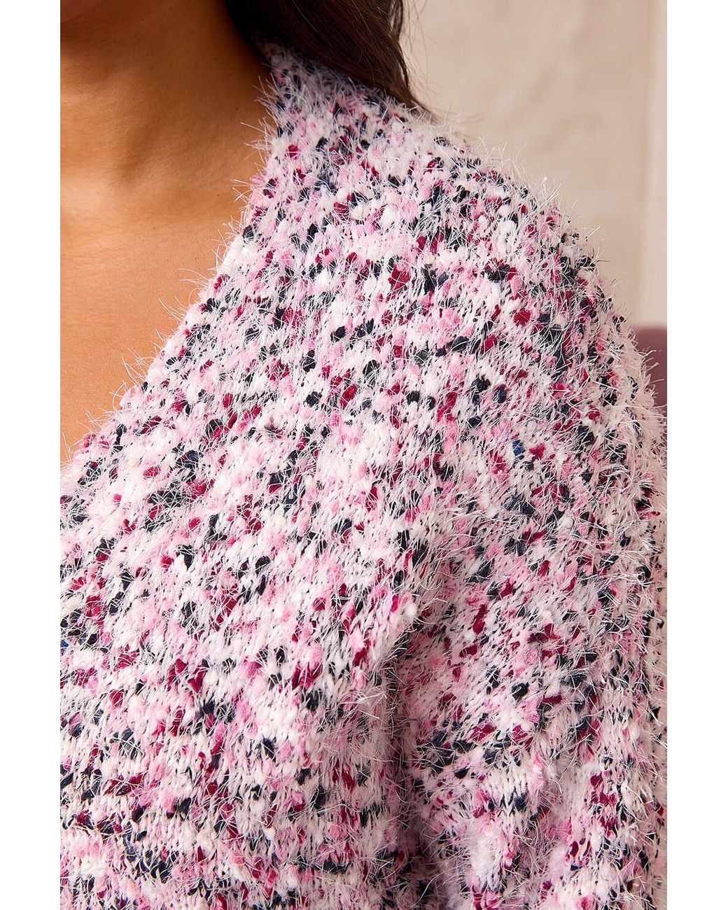 Roman Curve Fluffy Textured Cardigan