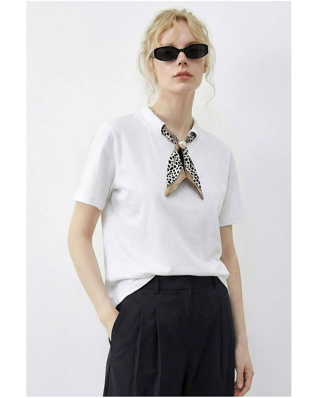 Bianco Lucci White Basic Crew Neck T-Shirt With Accessory Detail