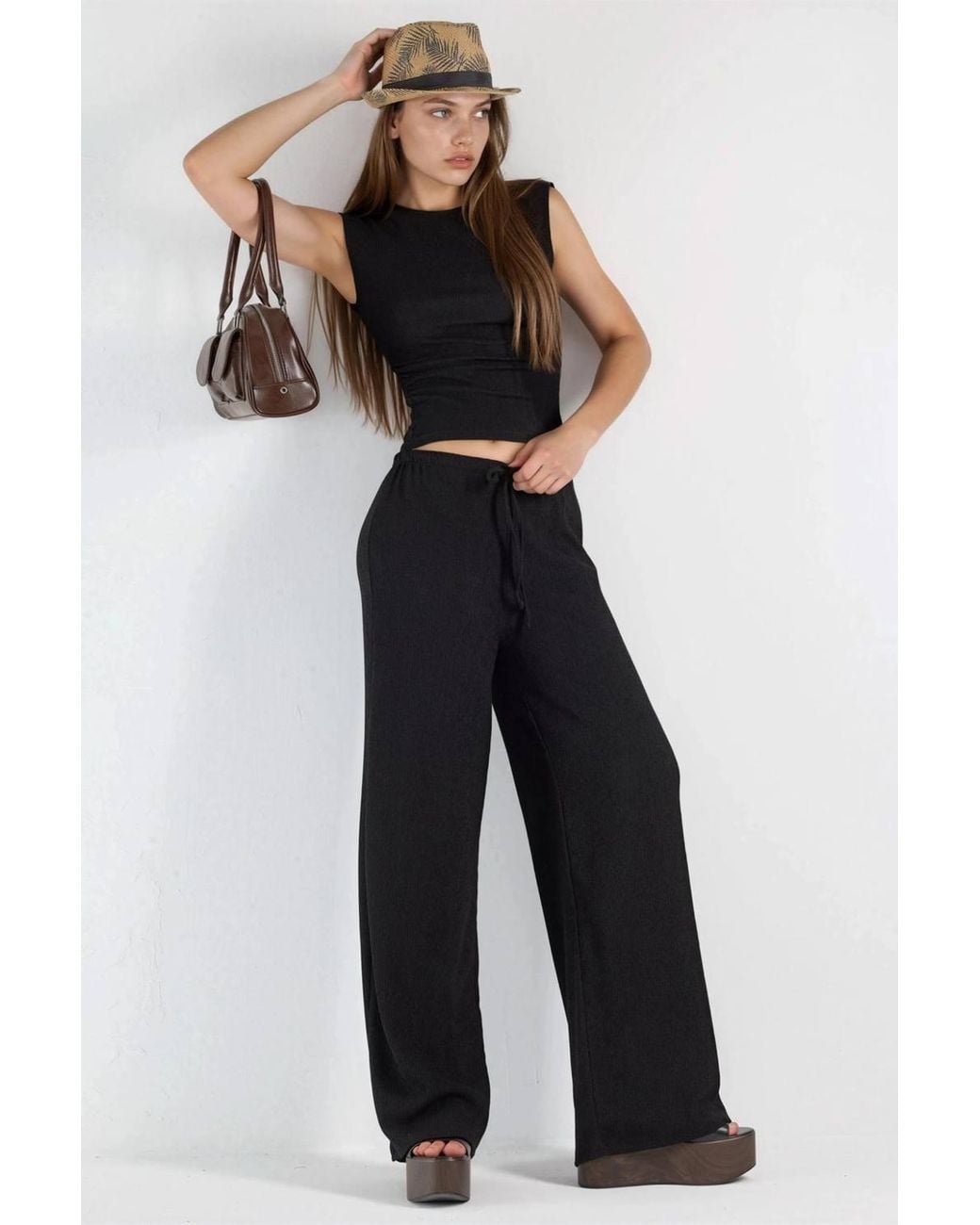 Busem Black Ribbed Crew Neck Sleeveless Blouse