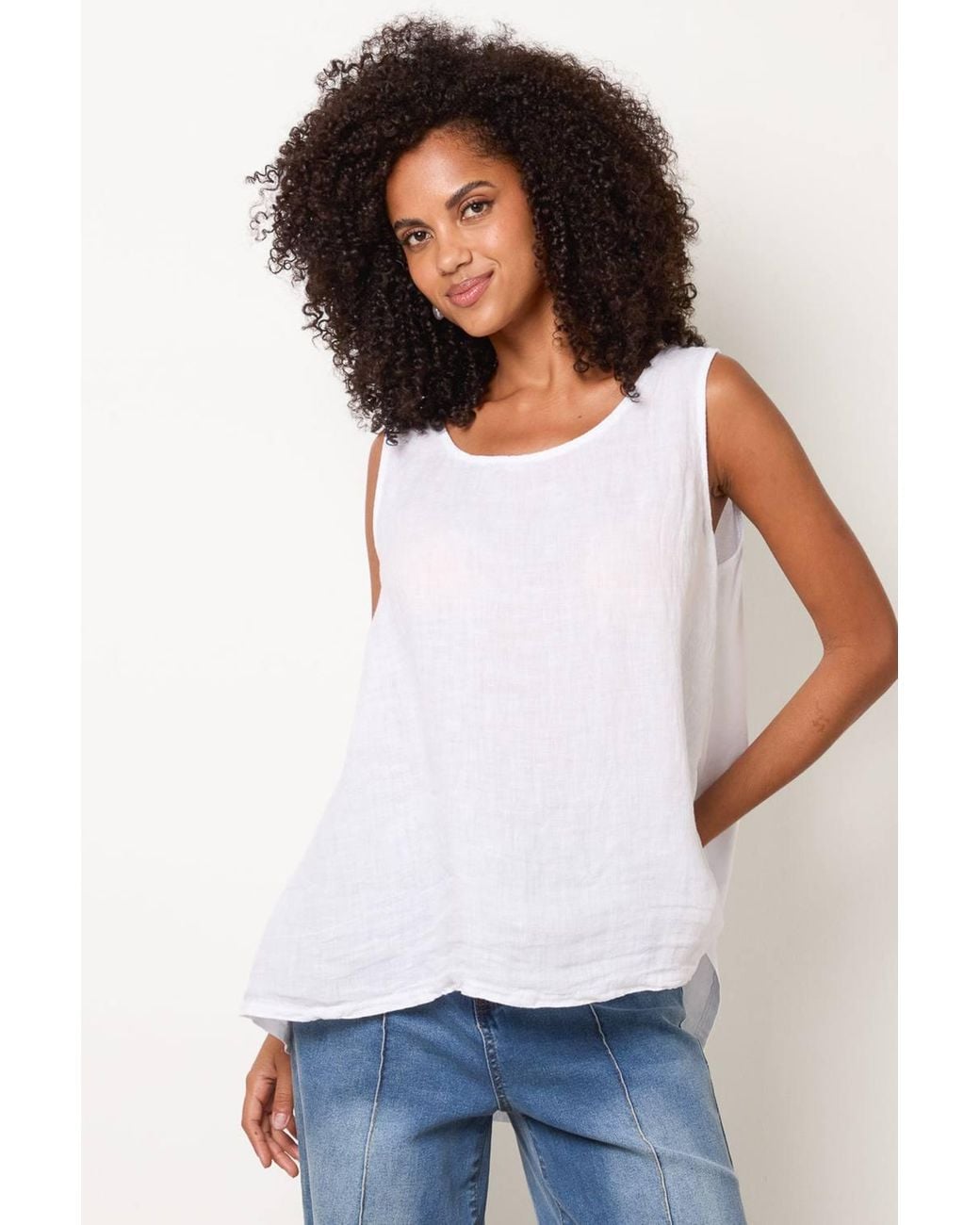 Blue Vanilla White Sleeveless Round Neck Top