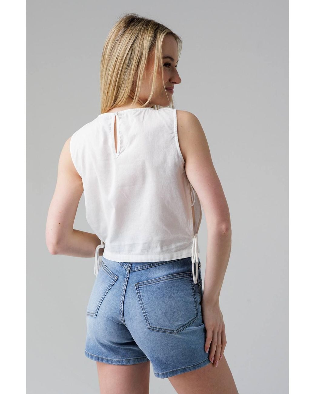 Influence Blue Sleeveless Round Neck Tie Side Shell Top