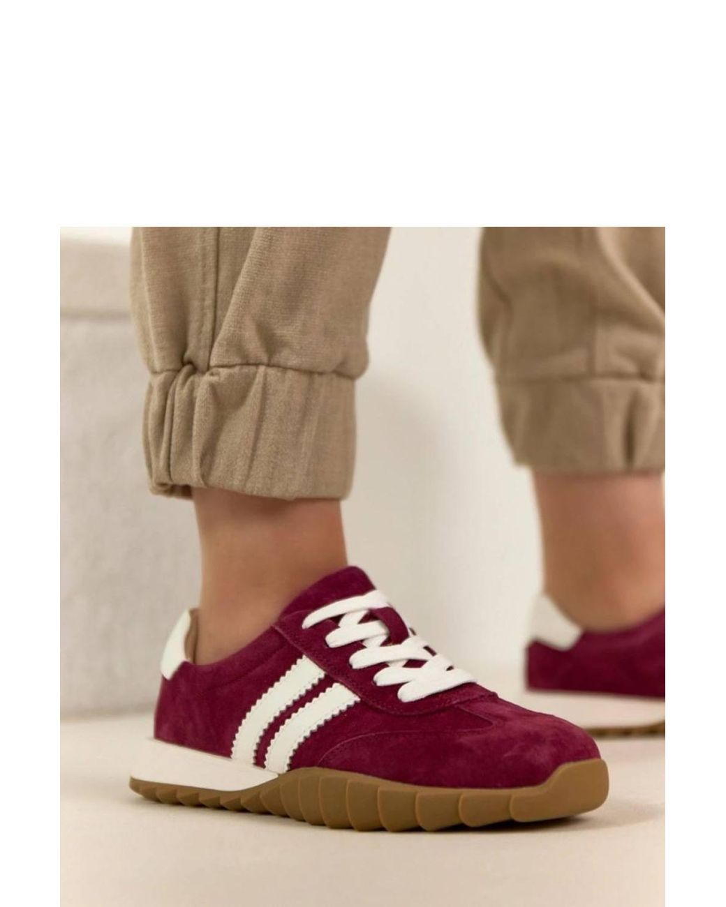Love Lace White Round Toe Lace-Up Lightweight Sports Trainers