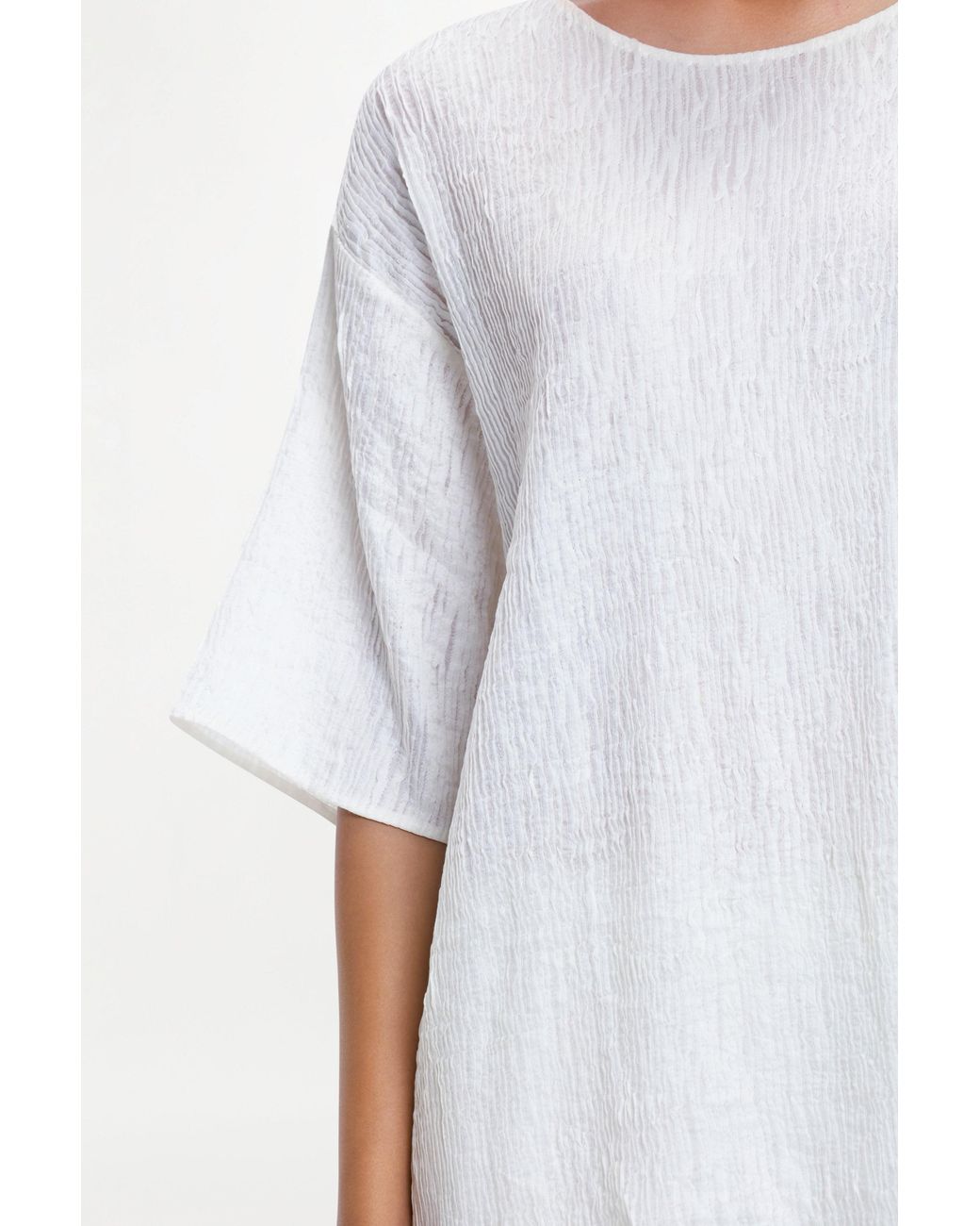 delos.land White Aurelius T-Shirt Silk Pintuck