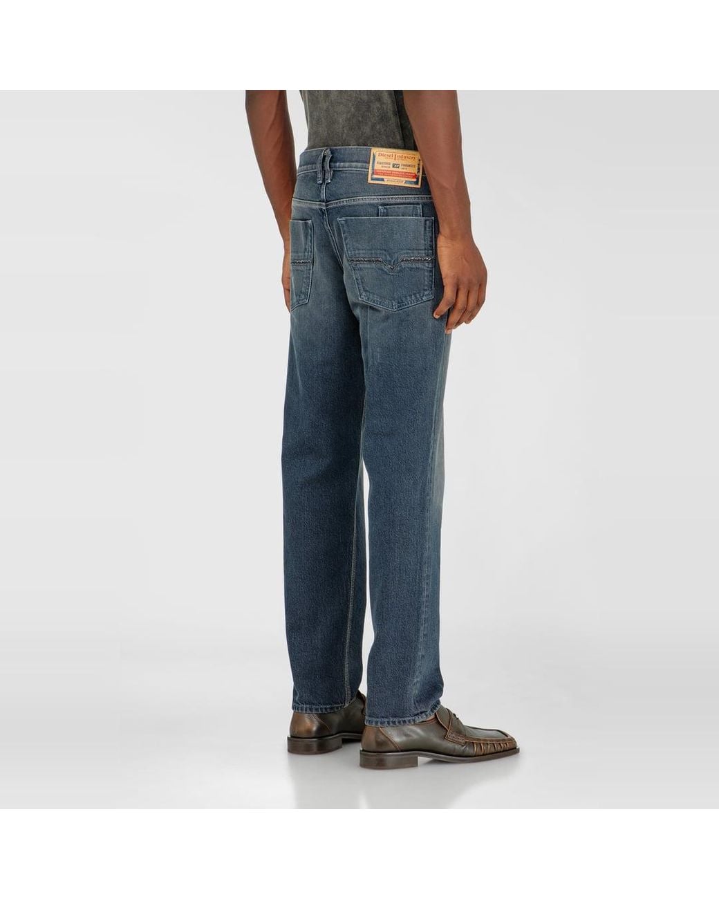 DIESEL Regular Jeans Regular Waist 2023 D-Finitive, Mittelblau, Knopfverschluss in Blue für Herren