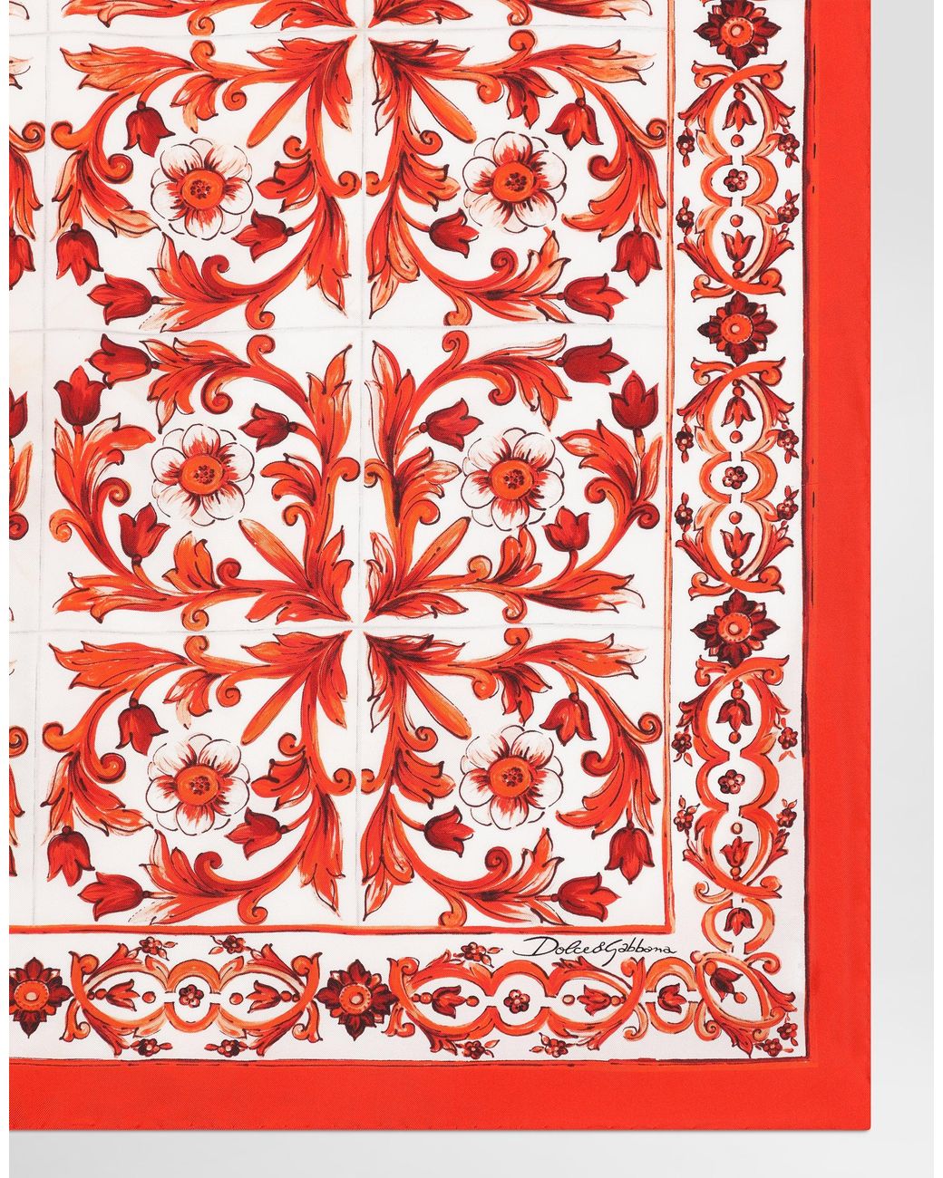 Foulard 70X70 En Twill De Soie À Imprimé Majolica Dolce & Gabbana en coloris Red