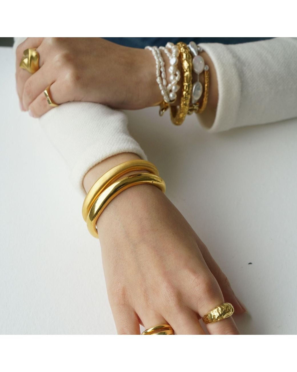LINYA JEWELLERY Metallic Thick Asymmetric Matte Bracelet