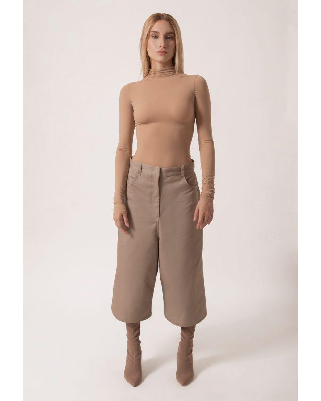 TANIA ORELLANA Brown Meseta Short