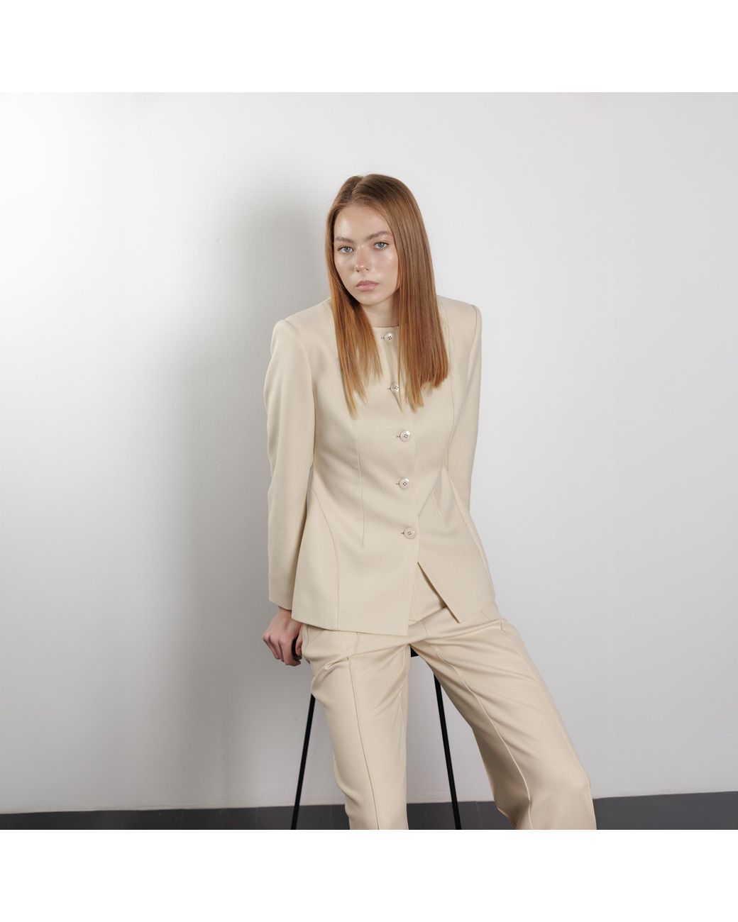LAVIELACE Natural Sculpted Peplum-Hem Collarless Jacket