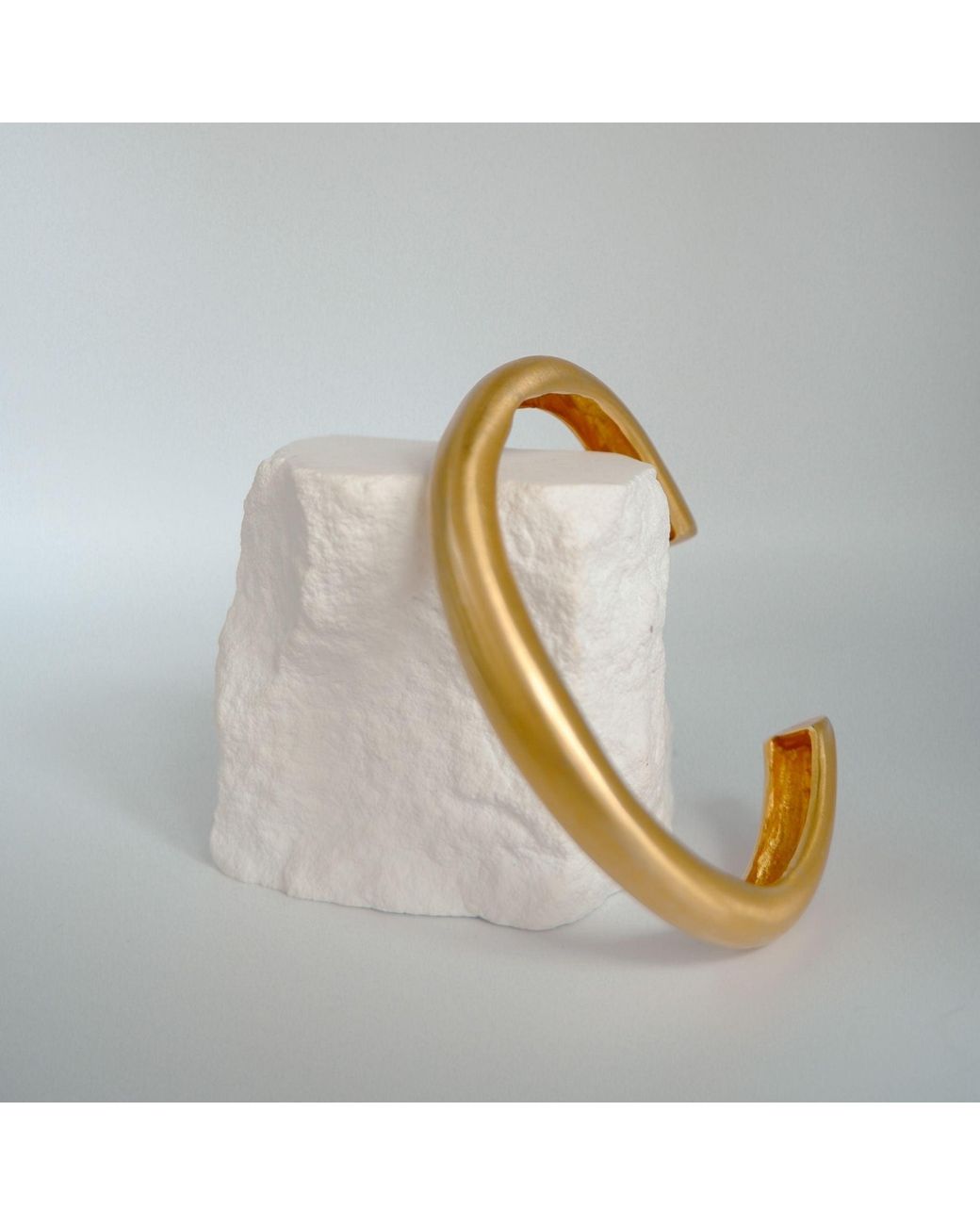 LINYA JEWELLERY Metallic Thick Asymmetric Matte Bracelet