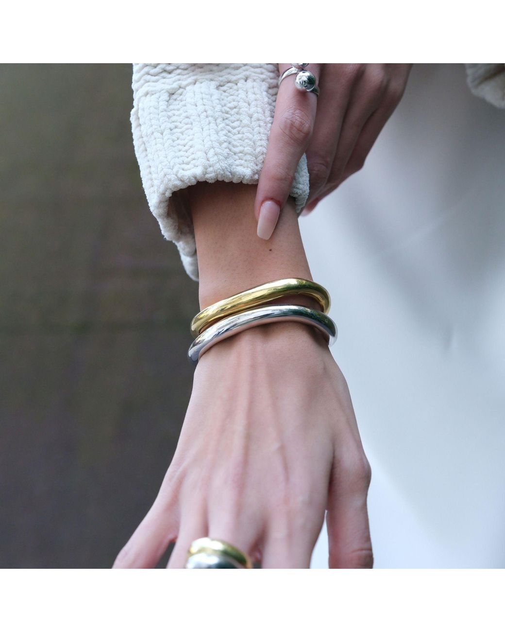 LINYA JEWELLERY Metallic Thick Asymmetric Bracelet