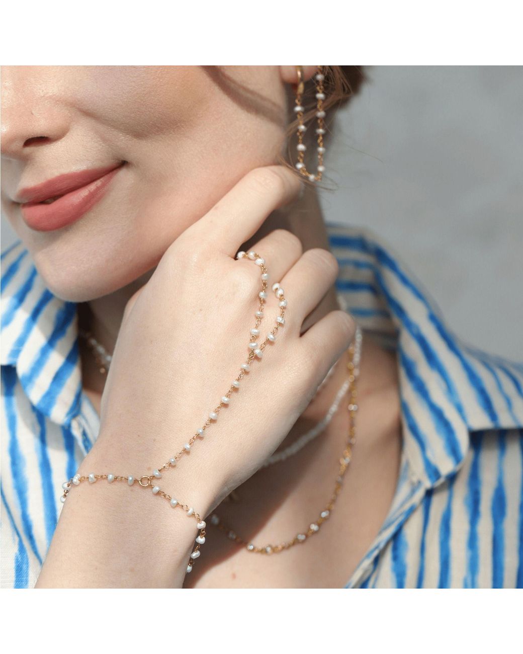 LINYA JEWELLERY Metallic Pearl Bashmer Hand Chain Sahmaran