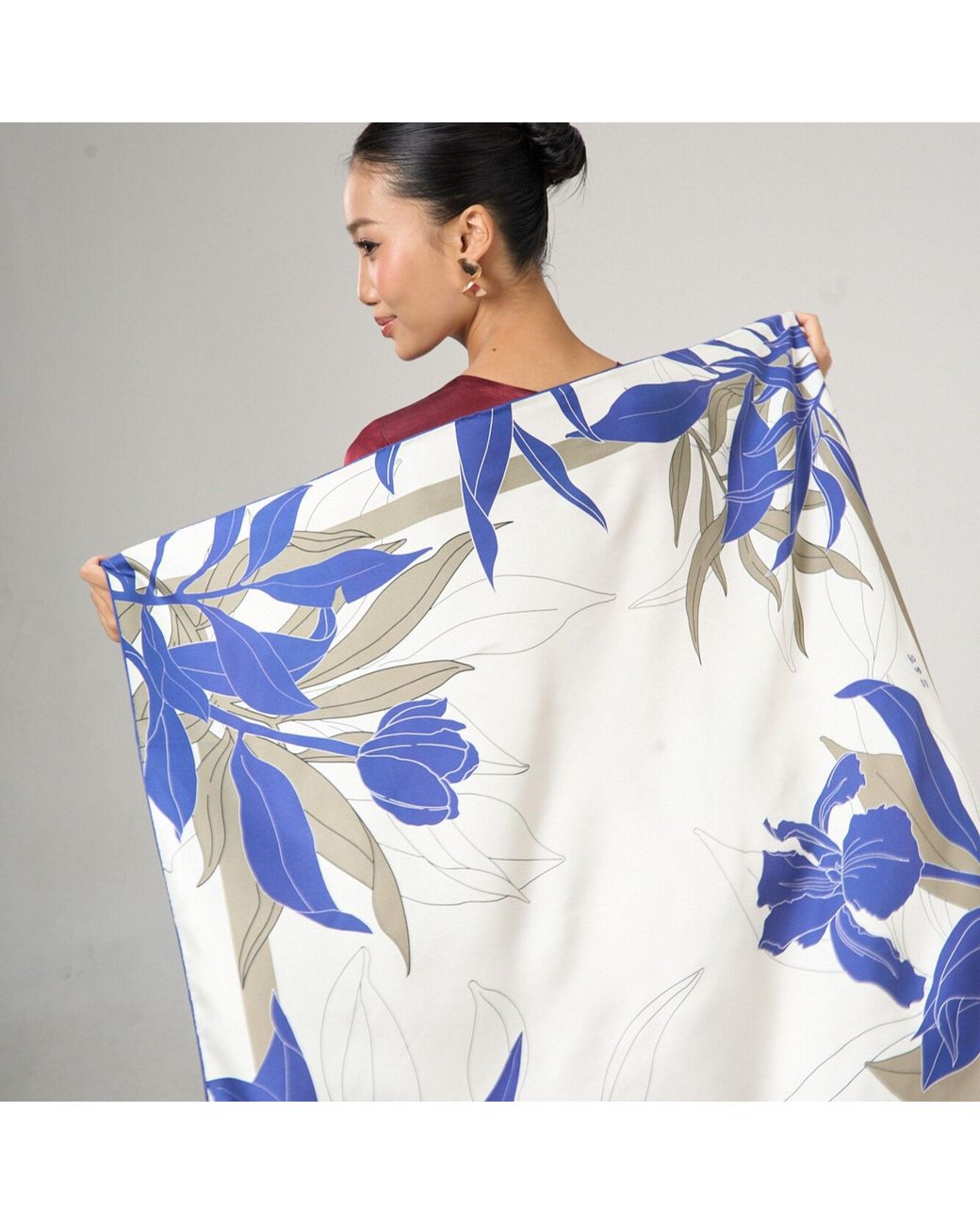 SILK & BEARS Blue Ivory Botanical Scarf