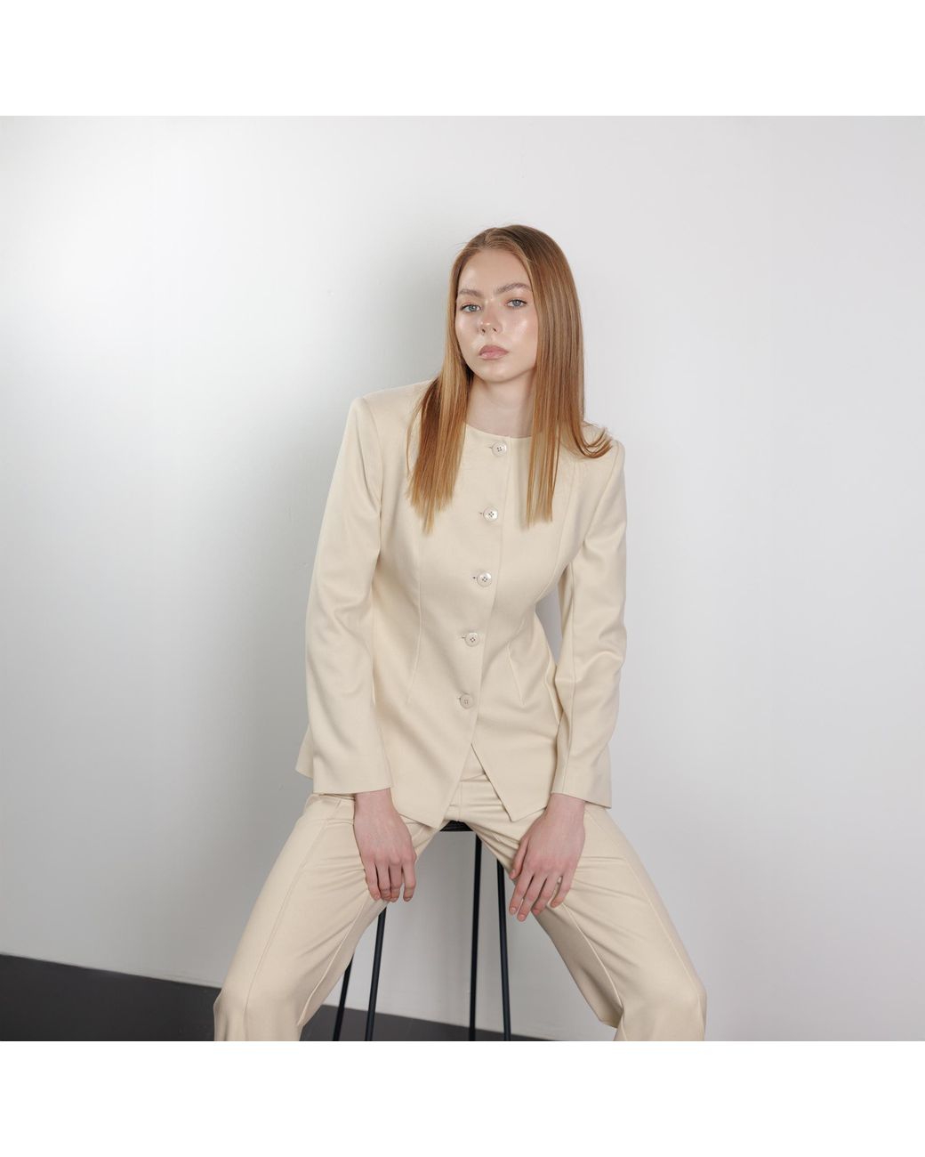 LAVIELACE Natural Sculpted Peplum-Hem Collarless Jacket
