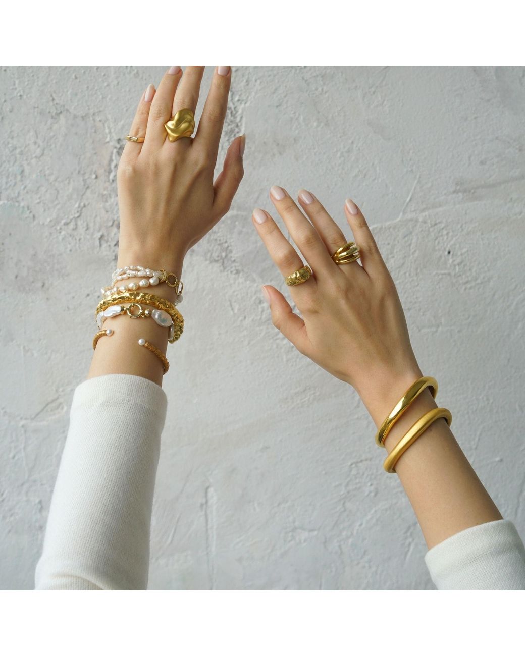 LINYA JEWELLERY Metallic Thick Asymmetric Matte Bracelet