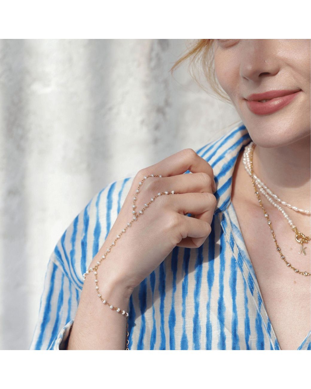 LINYA JEWELLERY Metallic Pearl Bashmer Hand Chain Sahmaran