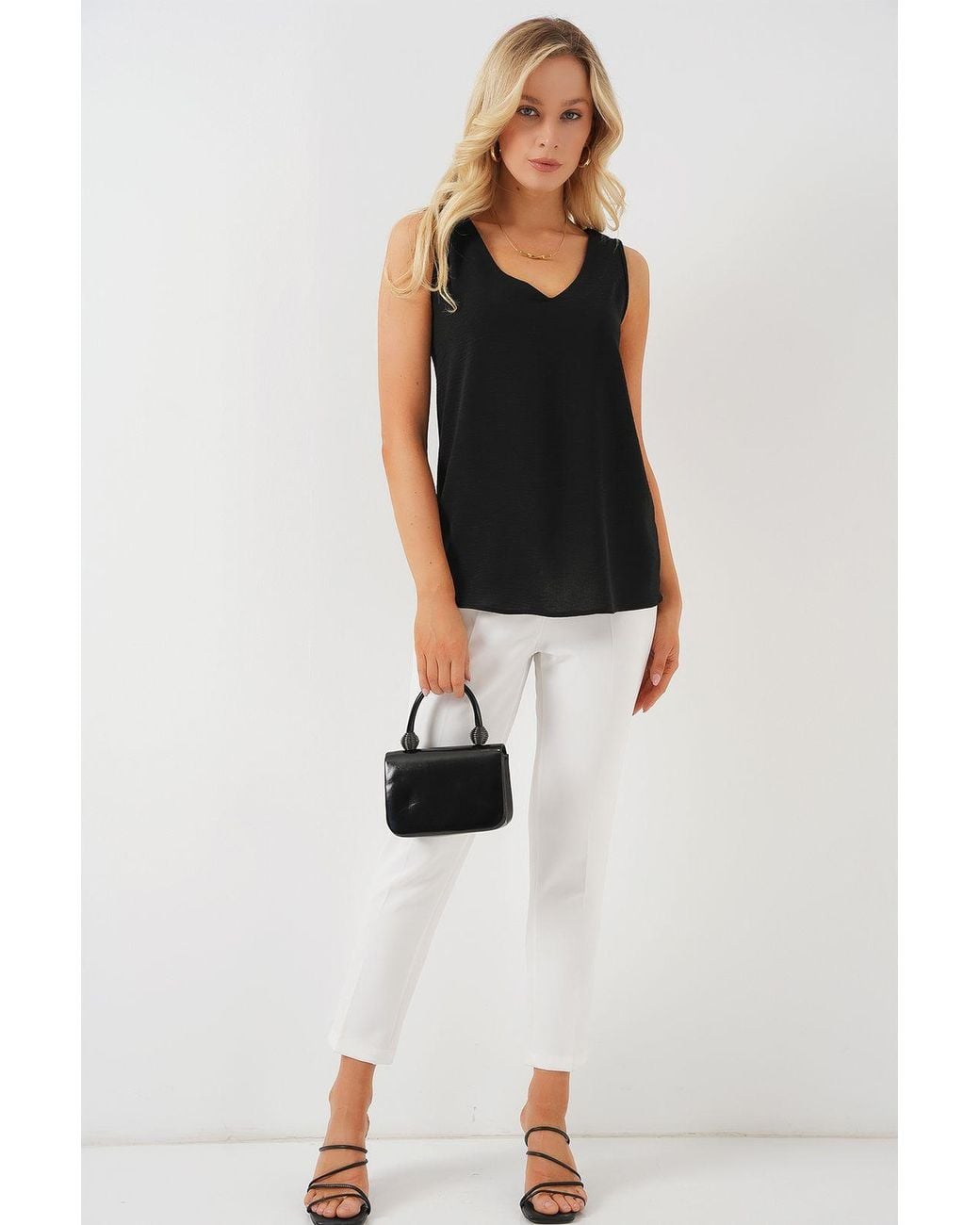 Bigdart Black Textured V-Neck Sleeveless Blouse