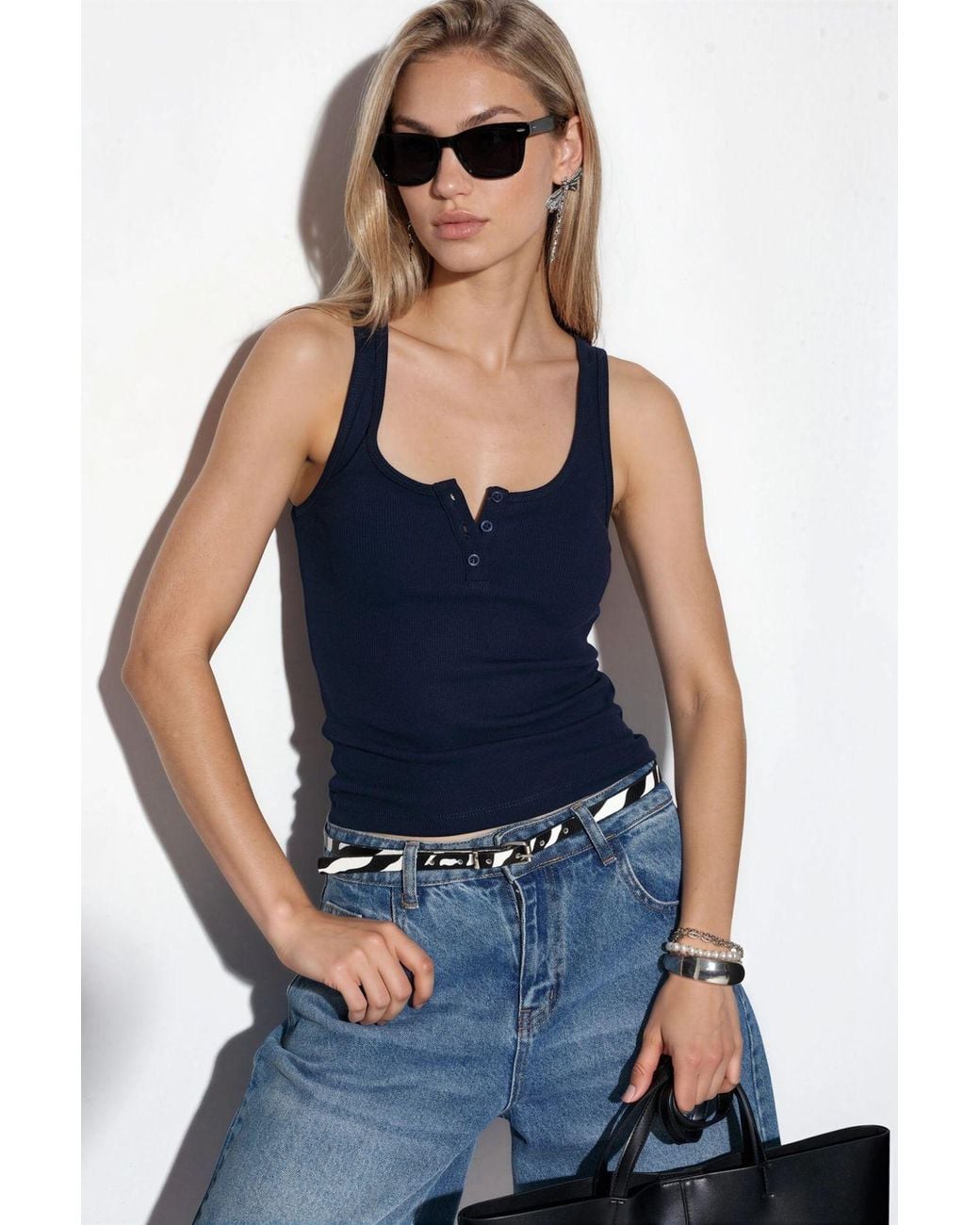 Busem Knop-Front Cami Tanktop in het Blue