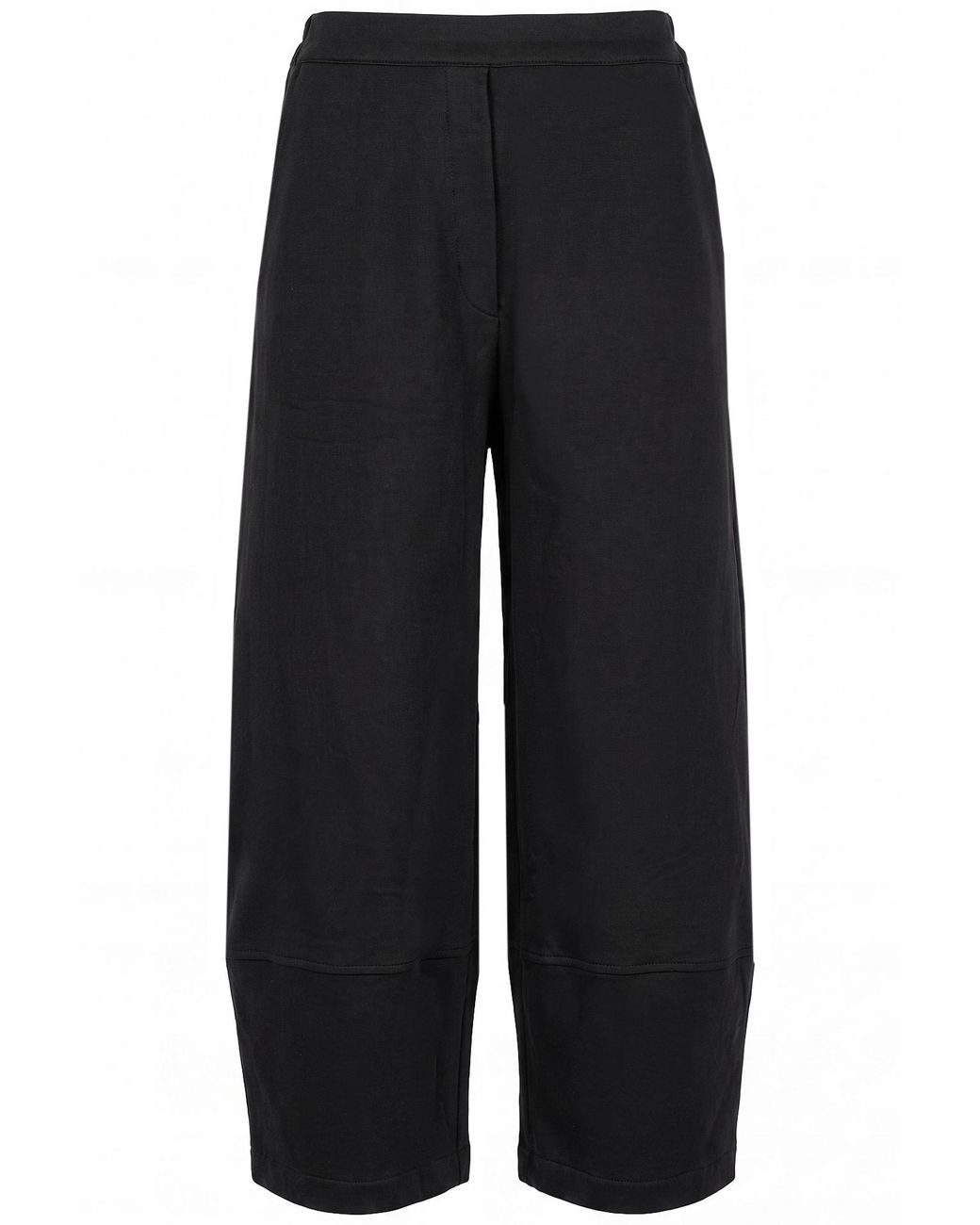 Mama B. Broek in het Black