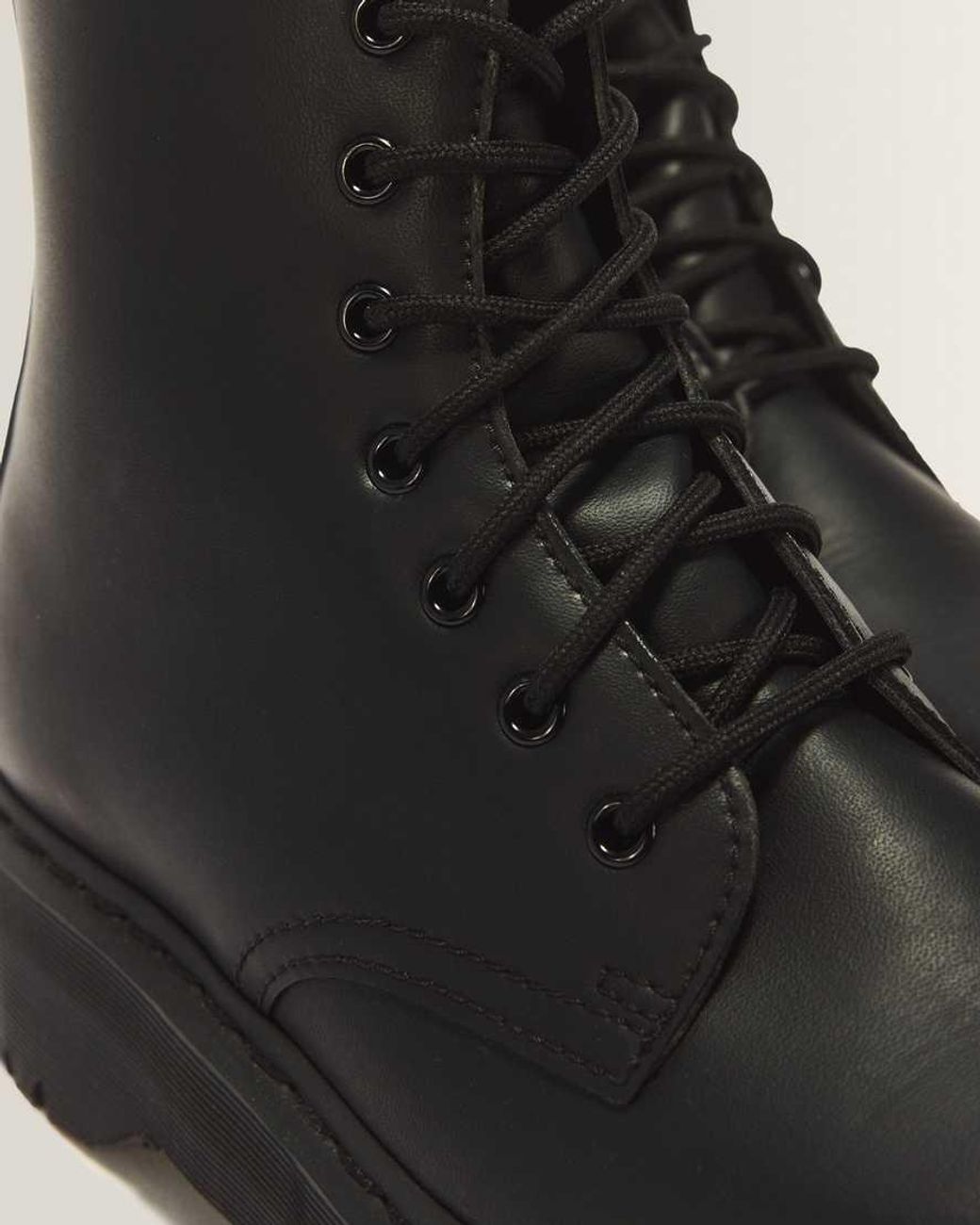 Dr. Martens Black V Vegan Jadon Ii Mono