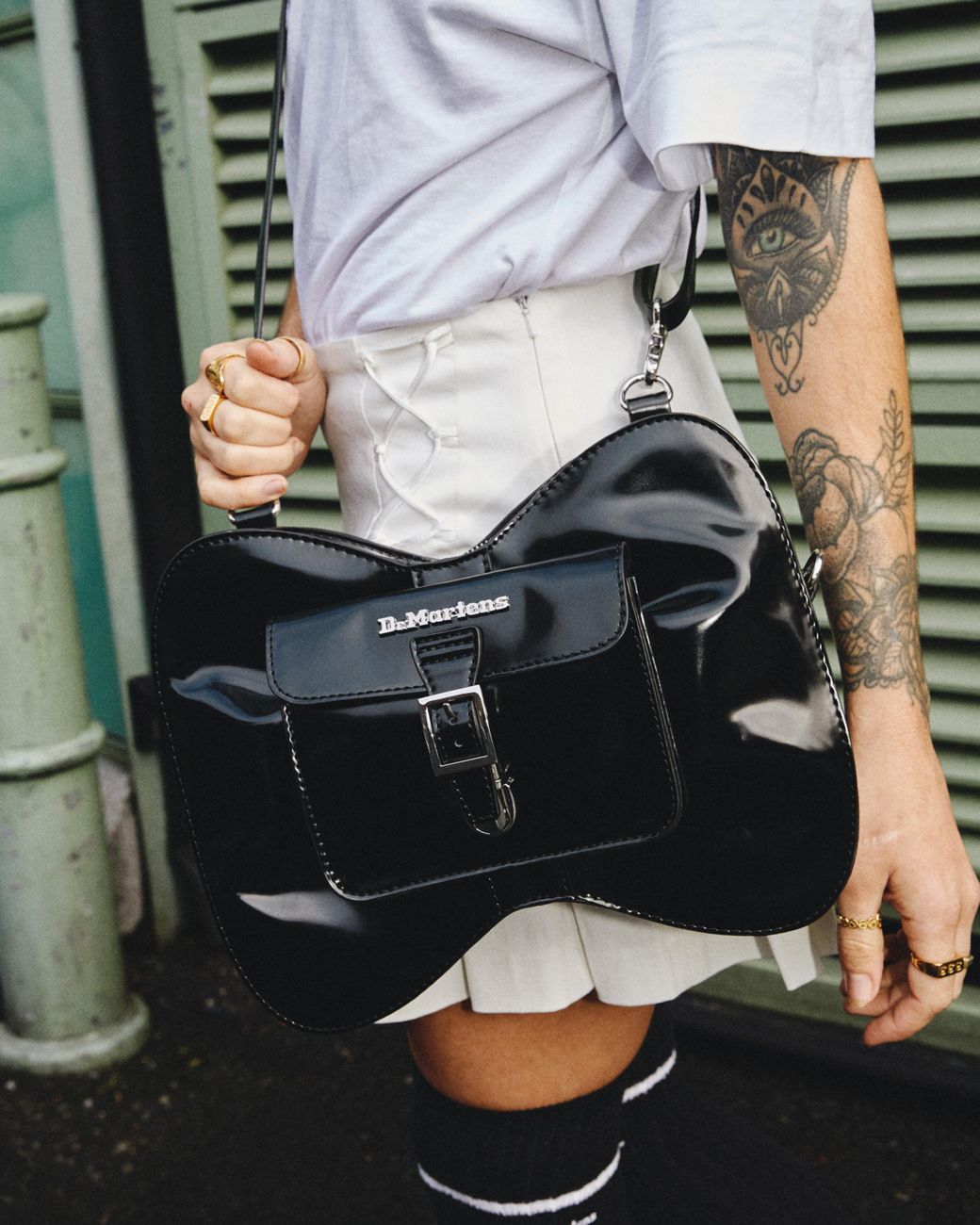 【レディース】Dr. Martens Vegan Bow バッグ Vegan Bow Shaped Bag in Black | Dr. Martens