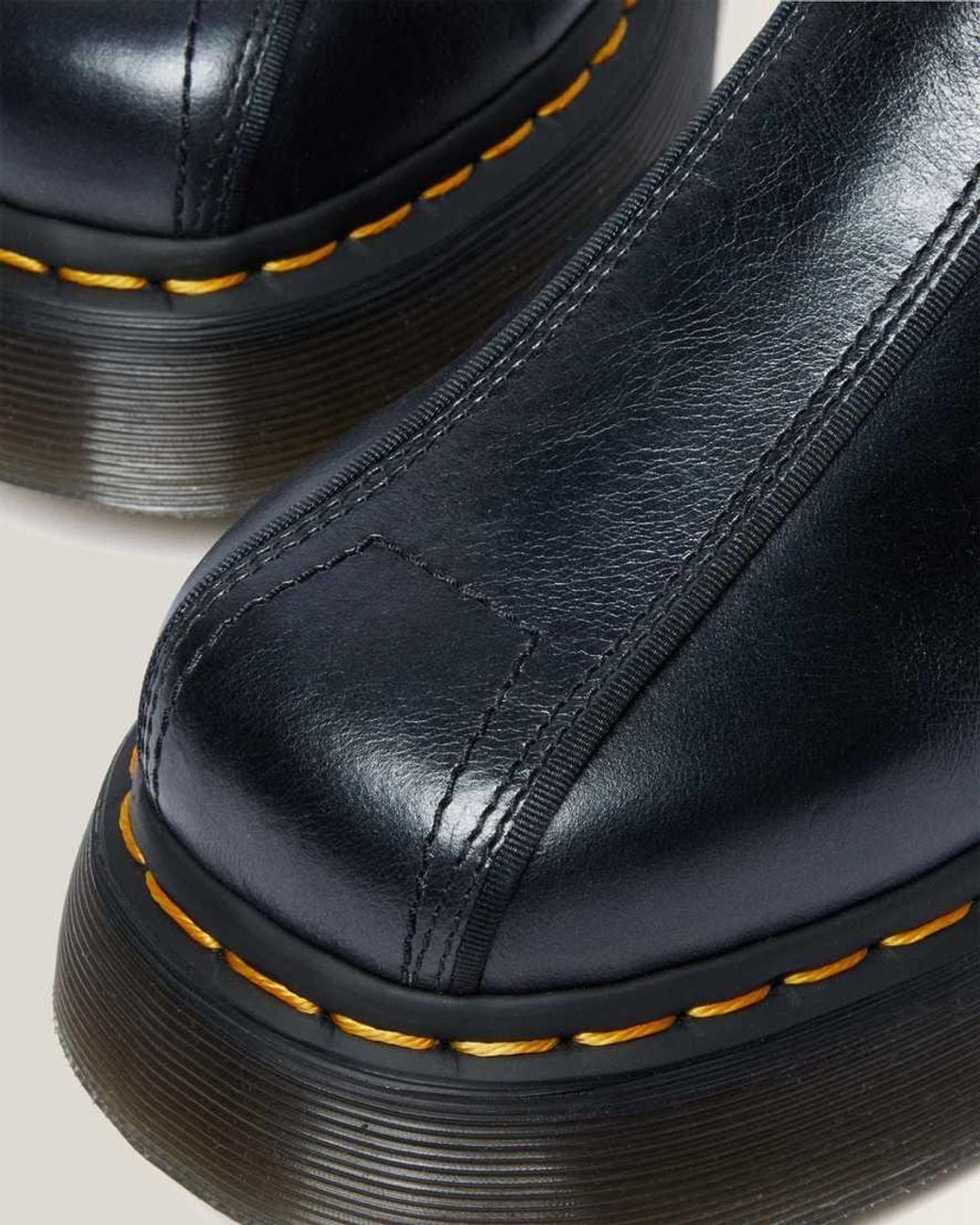 Dr. Martens Black Buzz Hi Eclipse Leder Stiefel