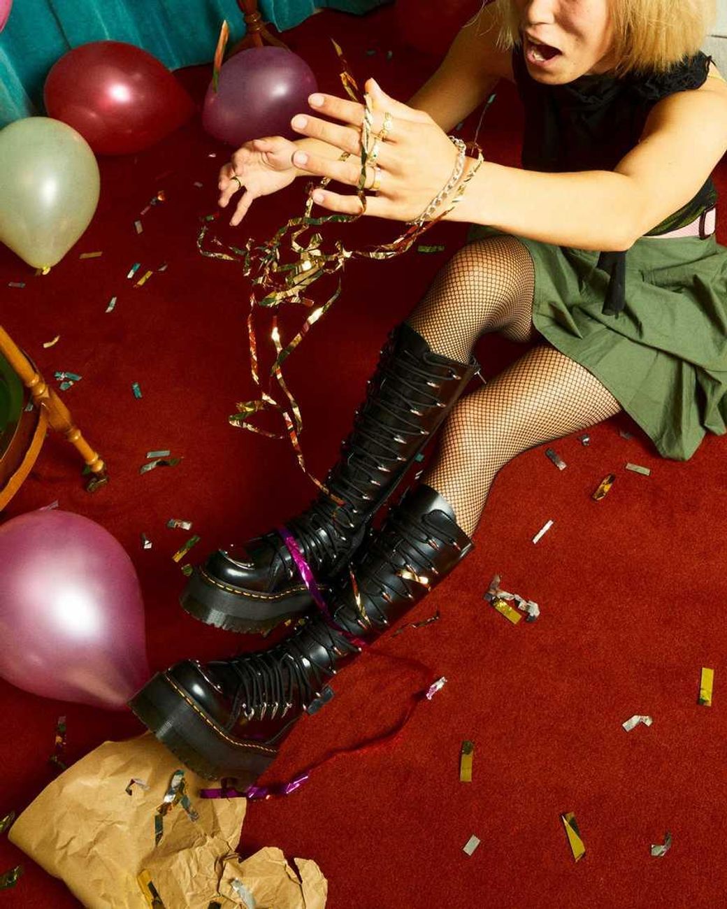 Dr. Martens 1b60 Max Lace Up Knee High Platform Boots in Black