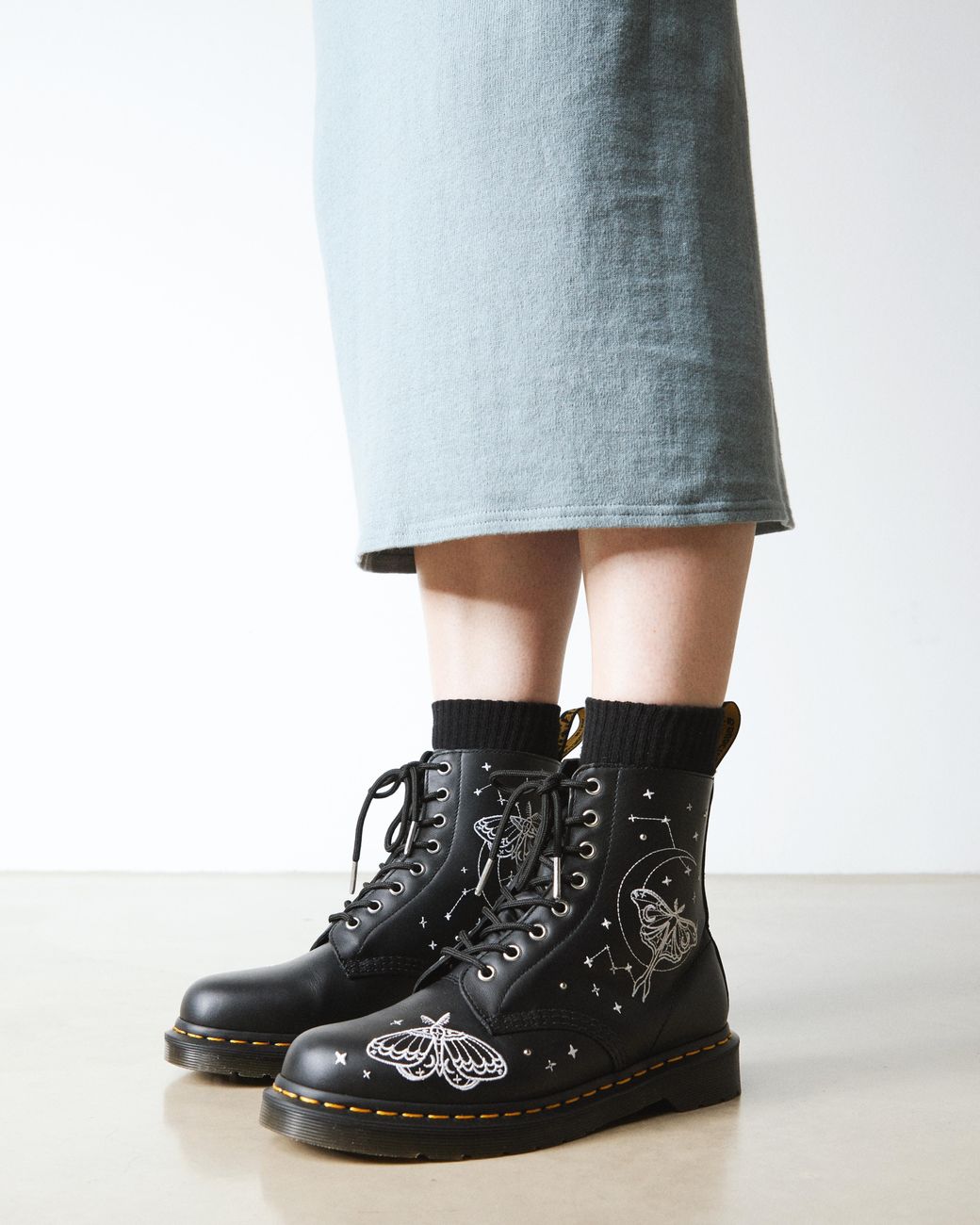 Dr Martens★1460 CELESTIAL MOTH EMBROIDERED★8ホール Dr. Martens 1460 Celestial Moth Embroidered Lace Up Boots in