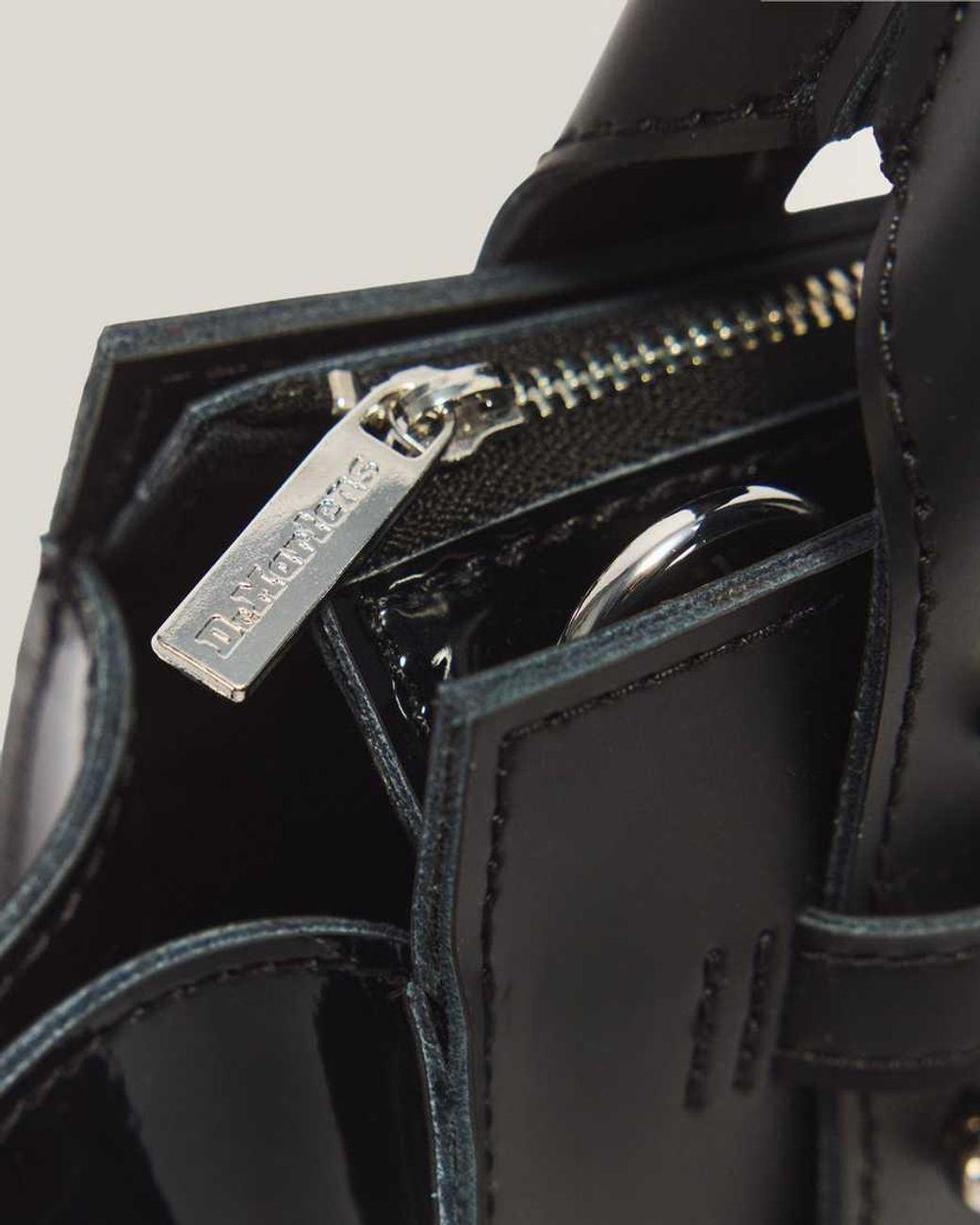 Borsa Piccola Tote di Dr. Martens in Black