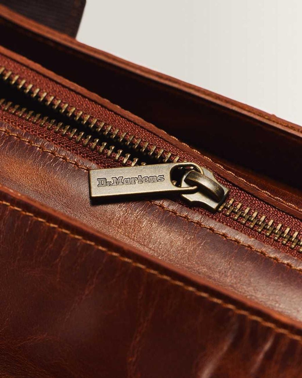 Tote Bag di Dr. Martens in Brown