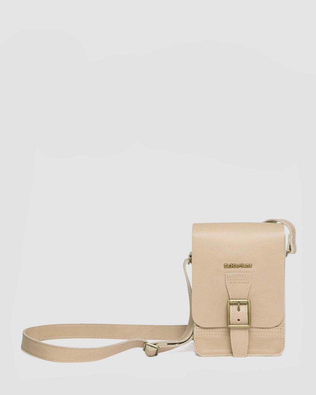【メンズ】Dr. Martens Leather Vertical Crossbody バッグ Dr. Martens Black Overdrive Leather Vertical Crossbody Bag