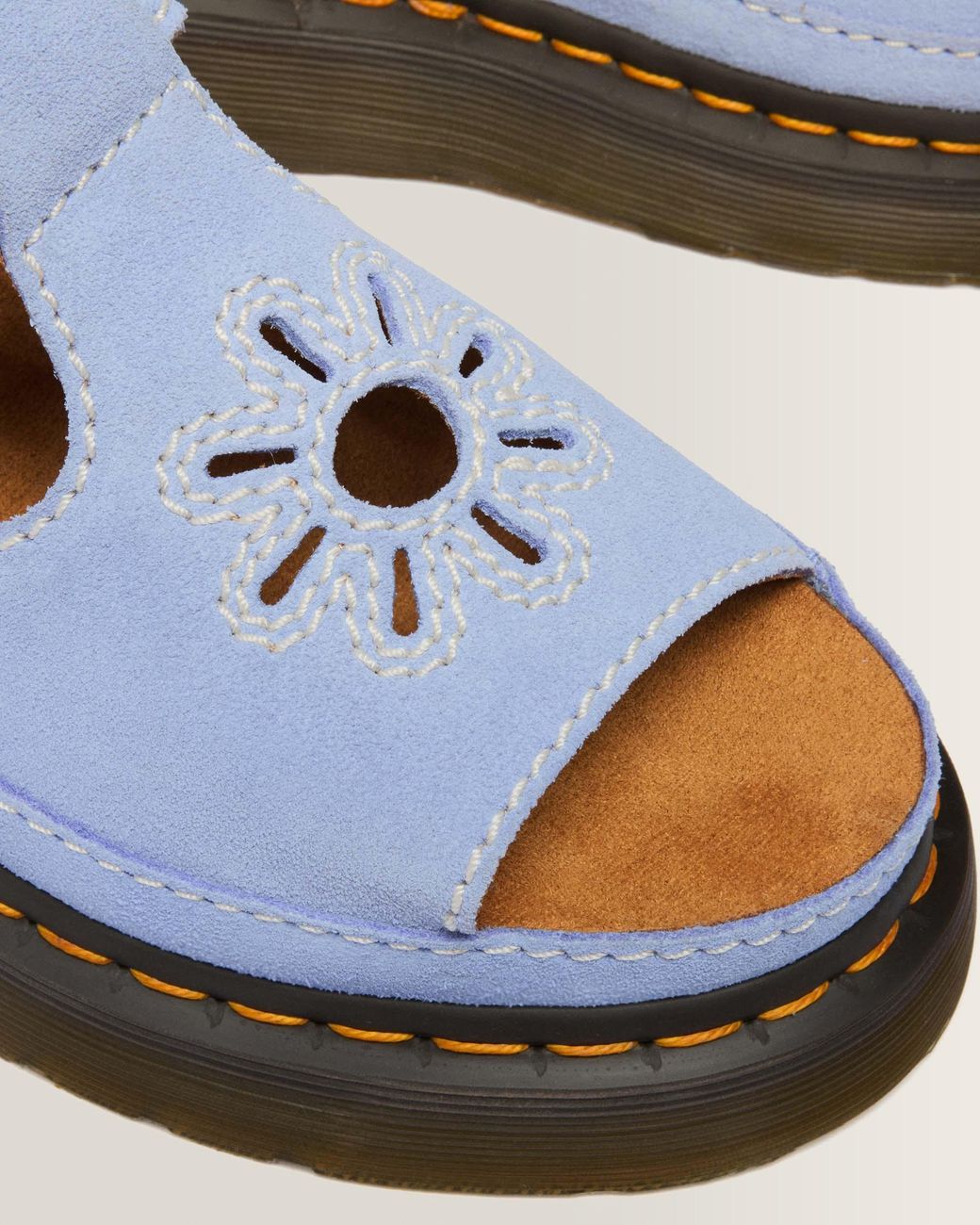 Dr. Martens Suède Dunnet Flower Buttersoft Leren Sandalen in het Blue
