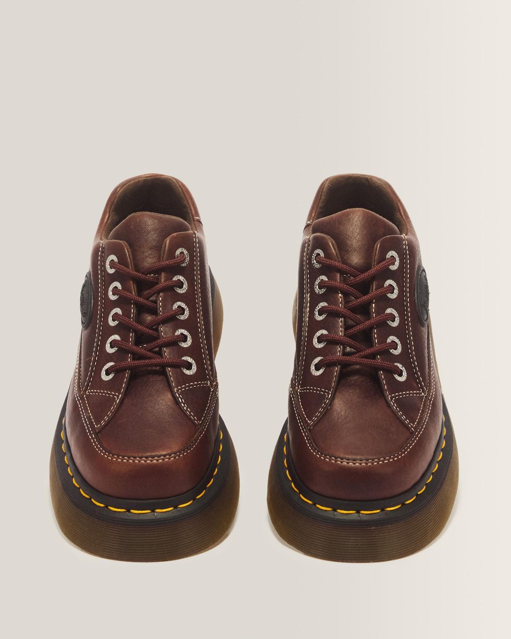 Chaussures buzz Dr. Martens en coloris Brown