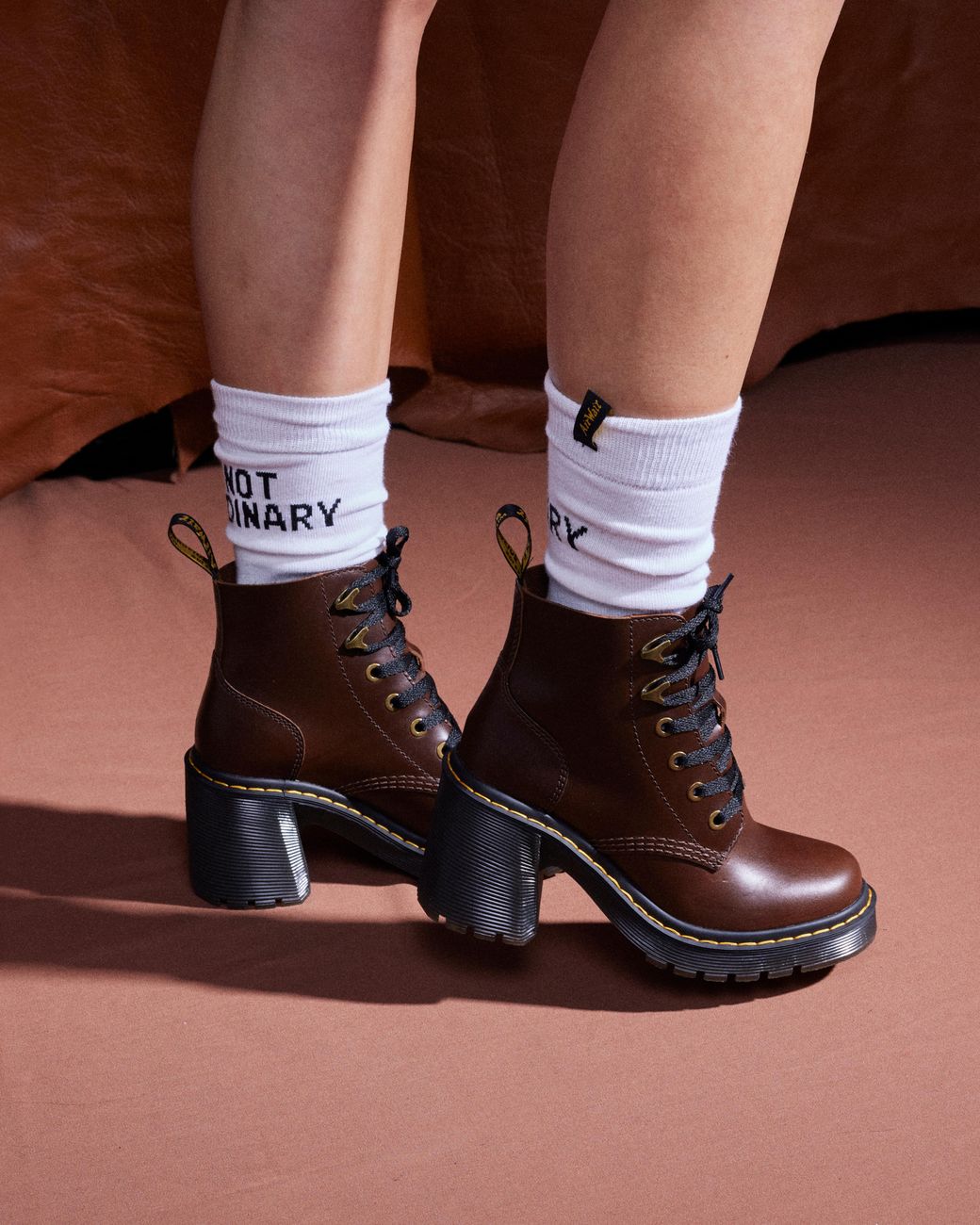 Botines con tacon jesy de piel botas Dr. Martens de hombre de color Marron Lyst