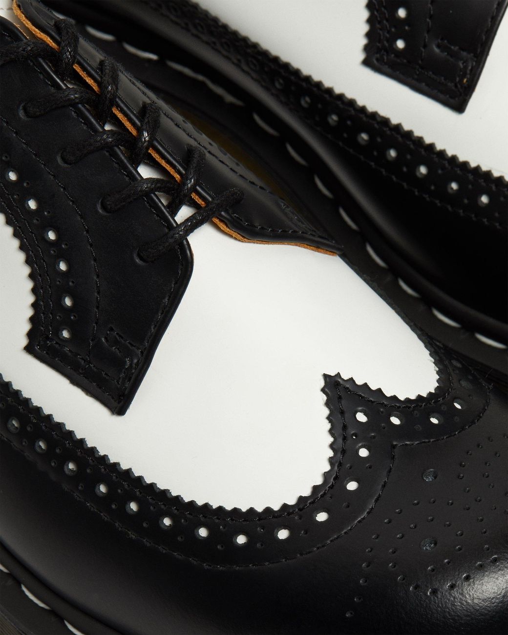 Dr. Martens 3989 Bex Smooth Leather 