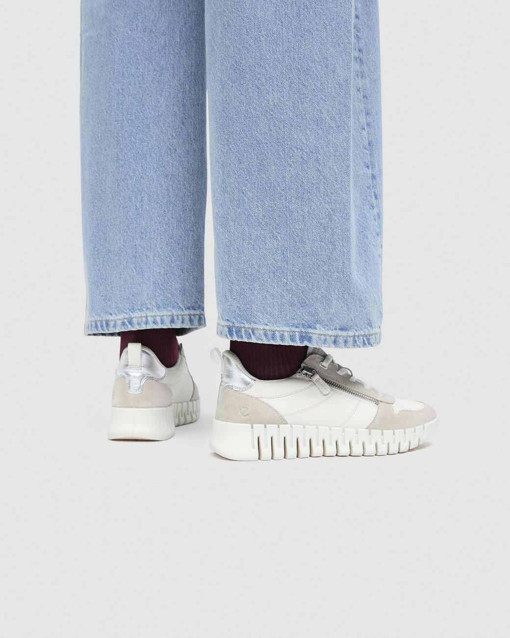 Ecco White Gruuv