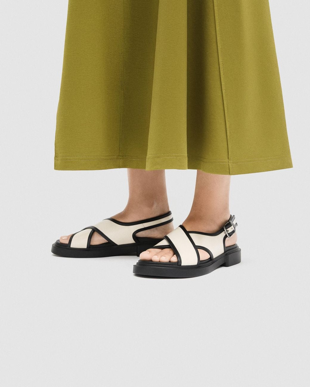 Ecco White Metropole Seoul