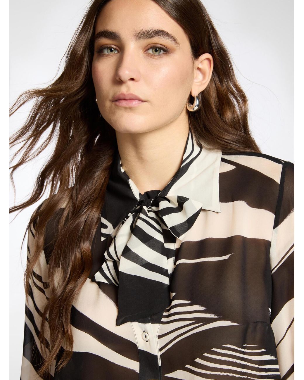 Camicia in georgette stampata con fiocco di Elena Miro in Black