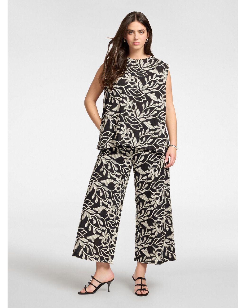 Top ricamato di Elena Miro in Black