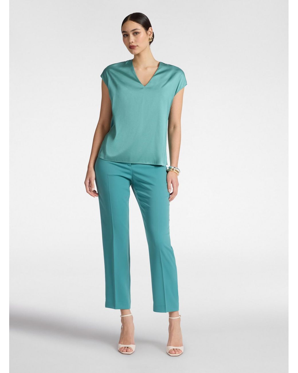 Blusa in raso con scollo a V di Elena Miro in Blue