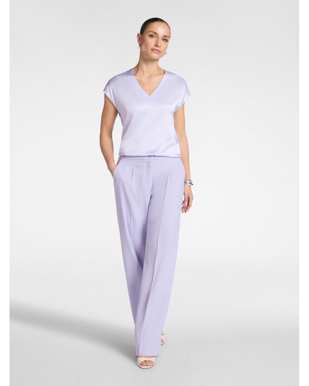 Blusa in raso con scollo a V di Elena Miro in White