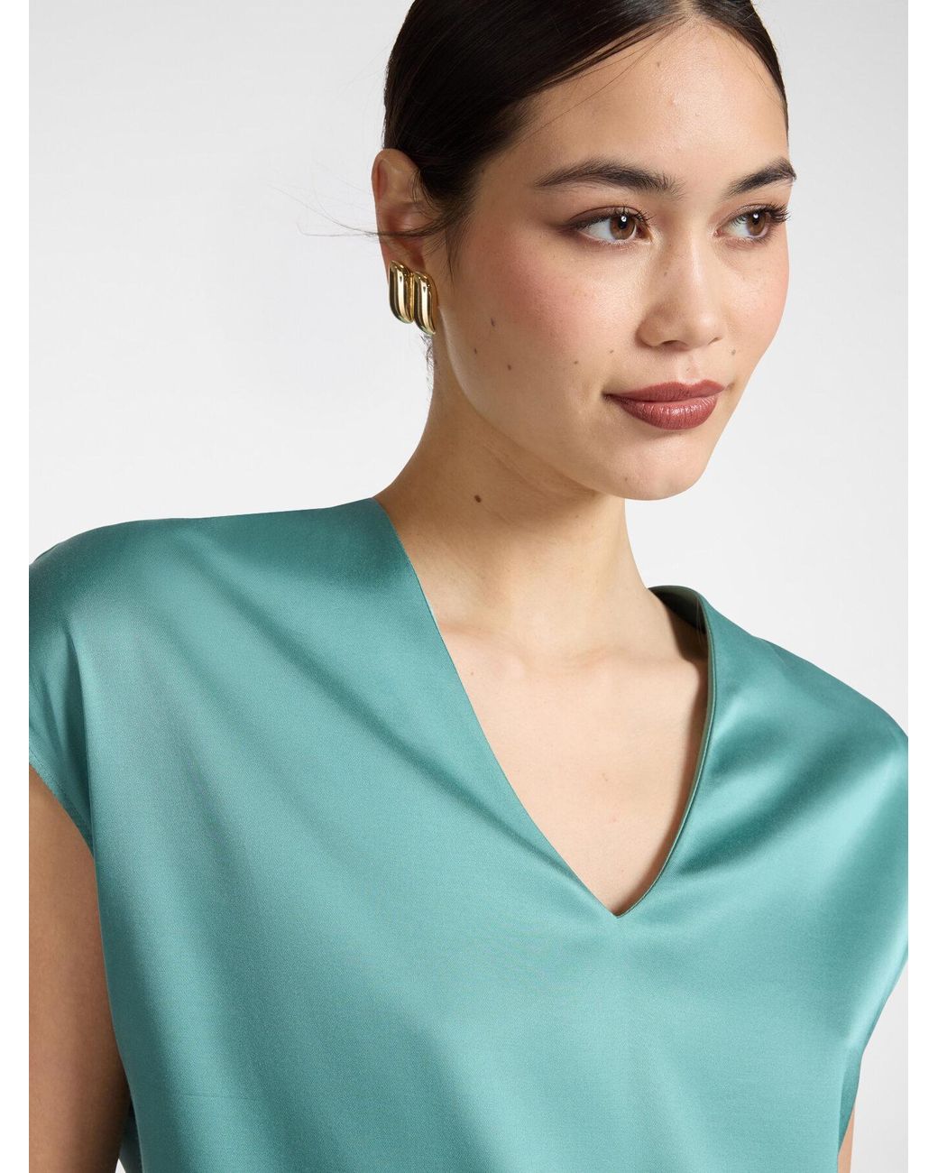 Blusa in raso con scollo a V di Elena Miro in Blue